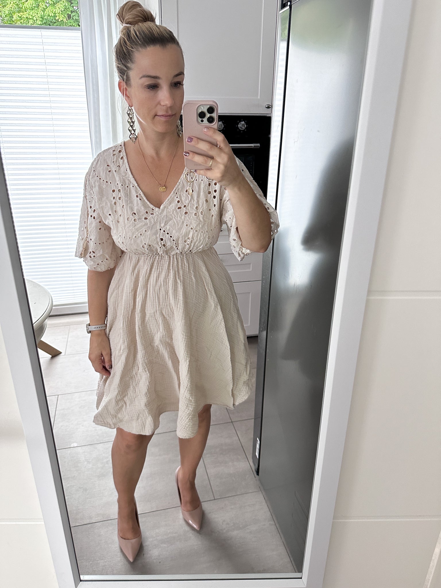 Solina Kleid mit Lochmuster und Musselin Stoff